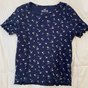 Blue flower print T-shirt.